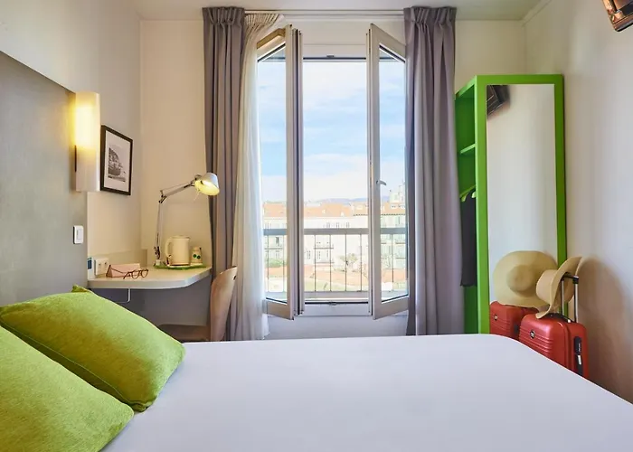 Campanile Centre AcropolisHotel Nice